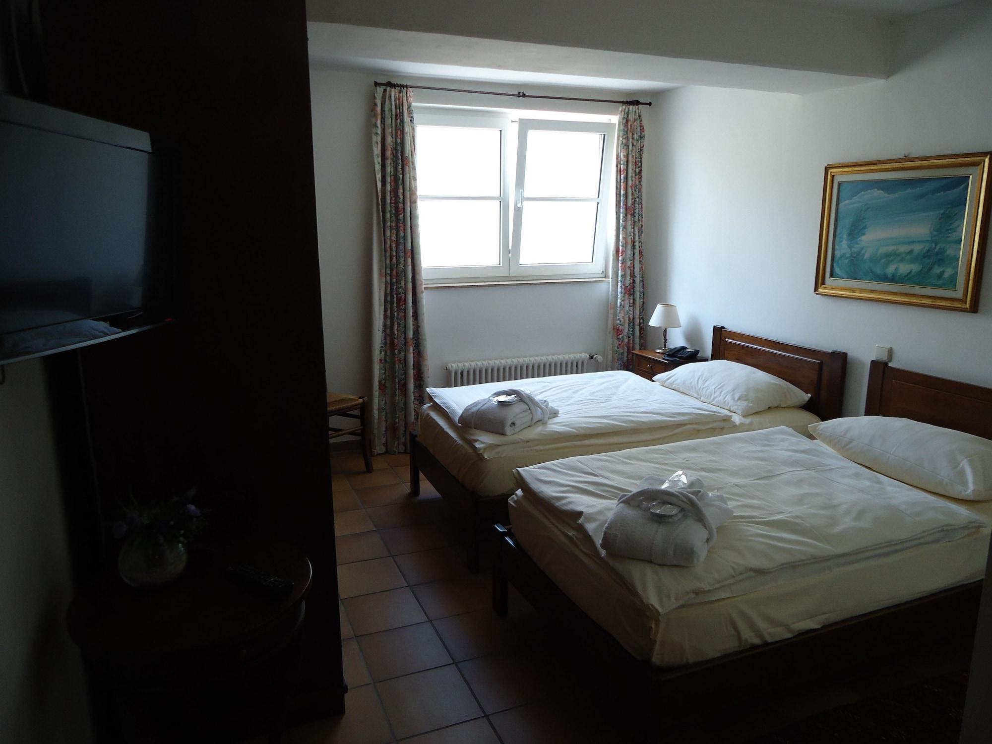 דיסבורג Hotel Landhaus Milser מראה חיצוני תמונה