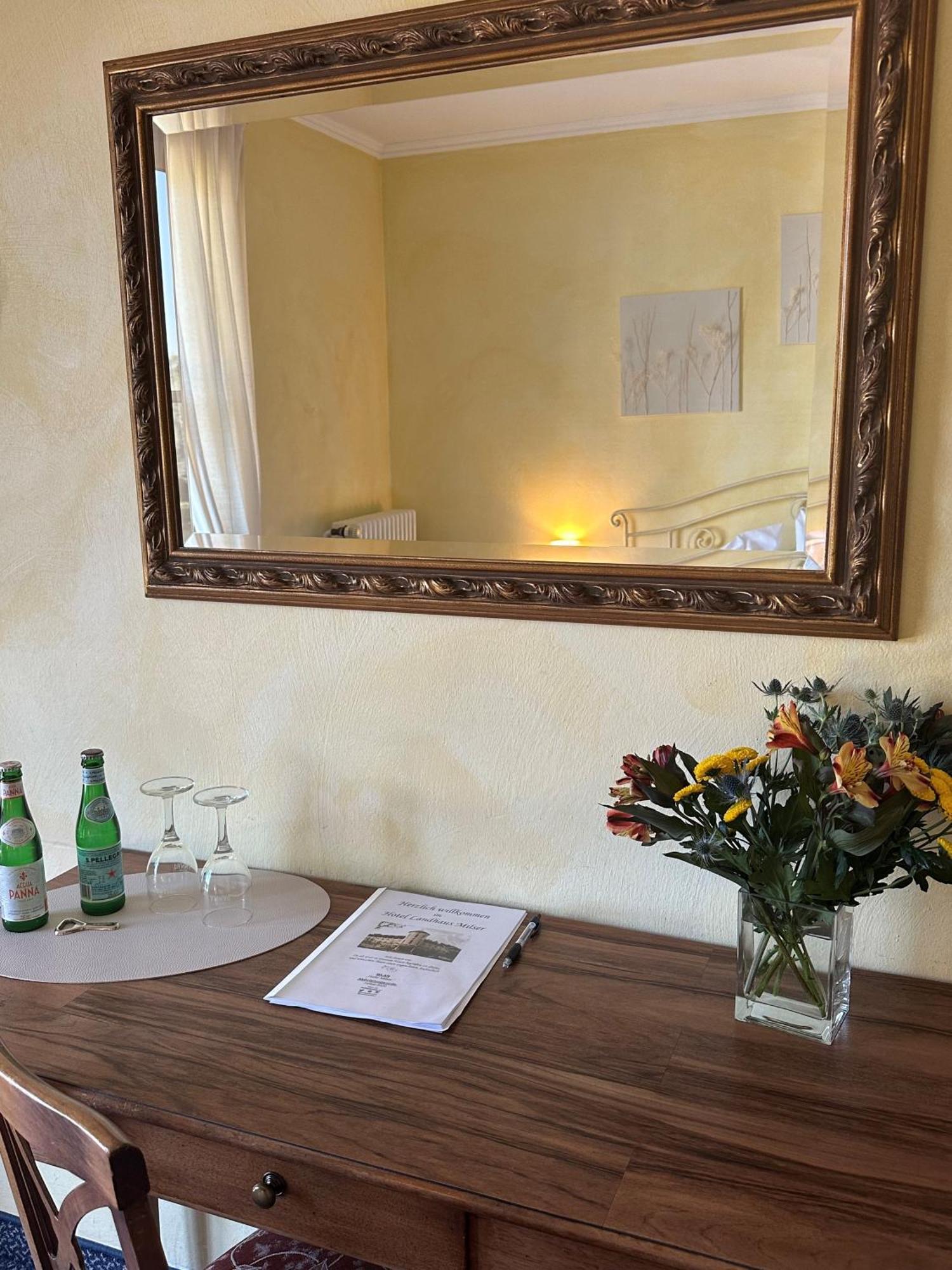 דיסבורג Hotel Landhaus Milser מראה חיצוני תמונה