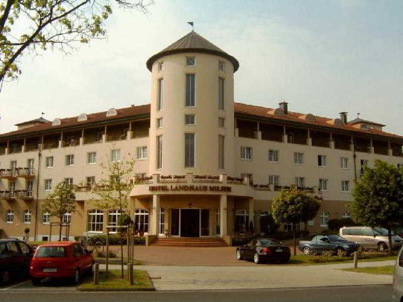 דיסבורג Hotel Landhaus Milser מראה חיצוני תמונה